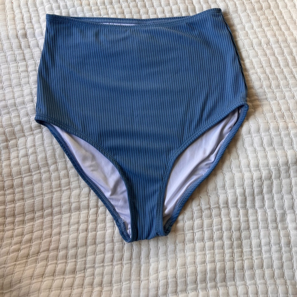 Coral reef swim wave blue bottoms